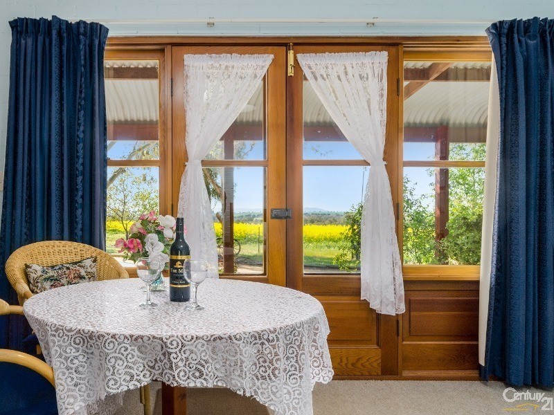 42 Chardonnay Rd, Cowra NSW 2794