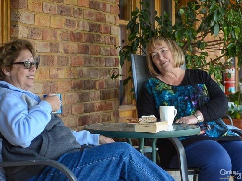 42 Chardonnay Rd, Cowra NSW 2794