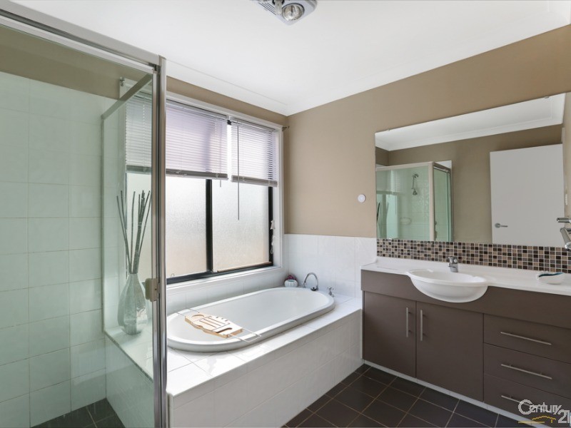 38 Ashburton Drive, Albion Park NSW 2527