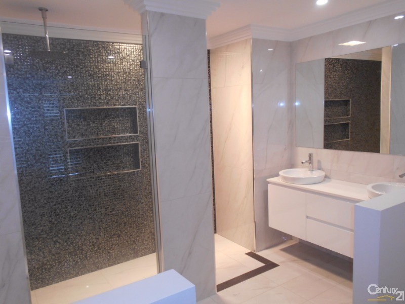 7  Baker Street, Figtree NSW 2525