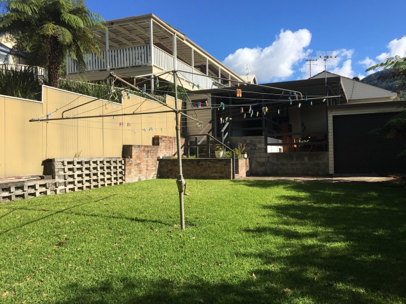 3 Bradley Avenue, Mount Kembla NSW 2526