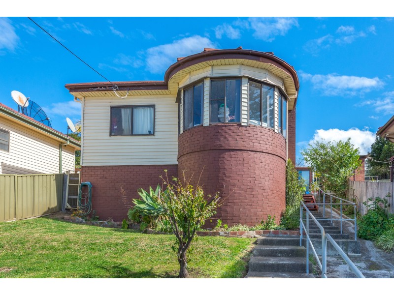 100 Lake Avenue, Cringila NSW 2502