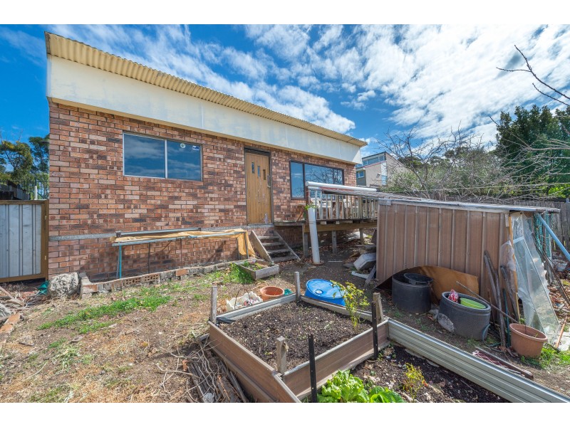 100 Lake Avenue, Cringila NSW 2502