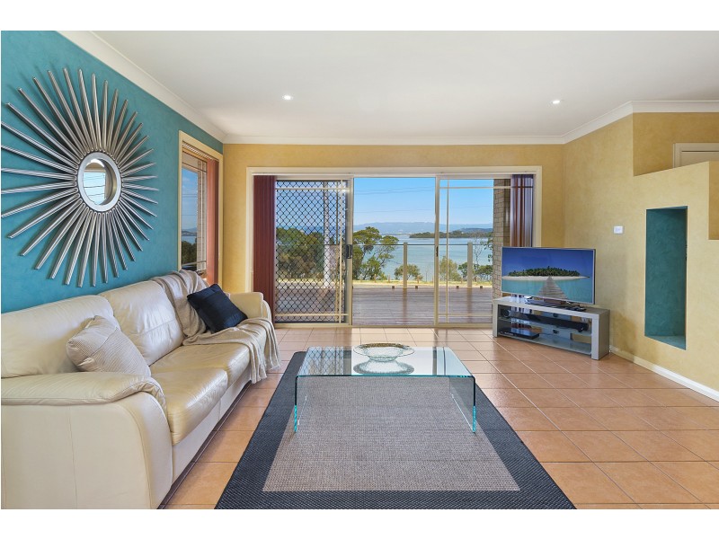 11 Wollamai Cr, Berkeley NSW 2506