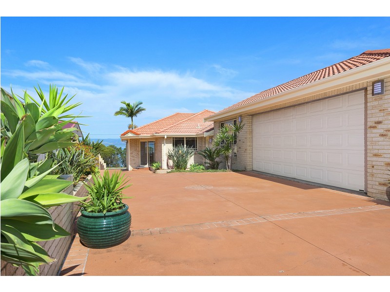 11 Wollamai Cr, Berkeley NSW 2506