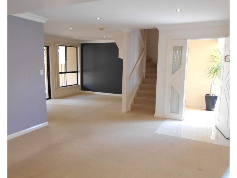 2/12 Cowper Street, Fairy Meadow NSW 2519