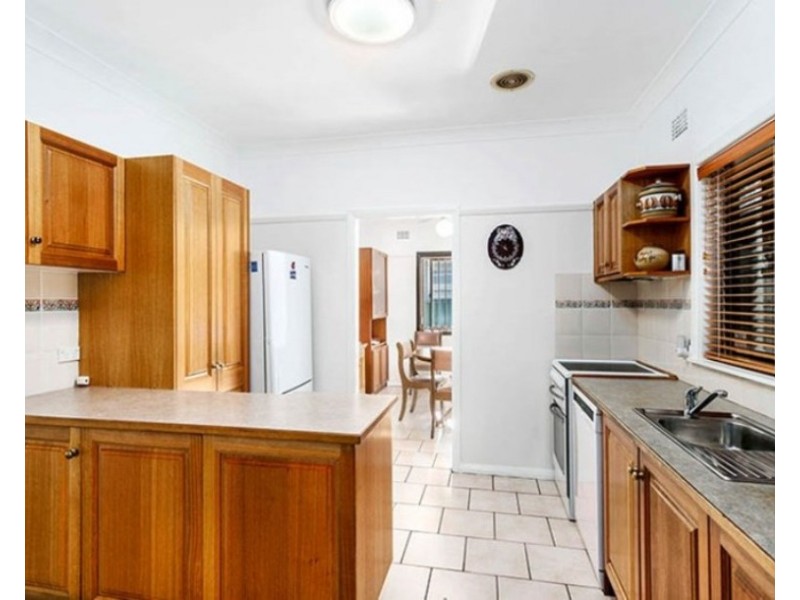 31 Phillips Crescent, Mangerton NSW 2500