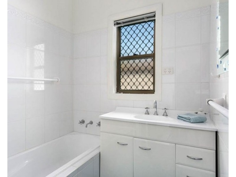 31 Phillips Crescent, Mangerton NSW 2500