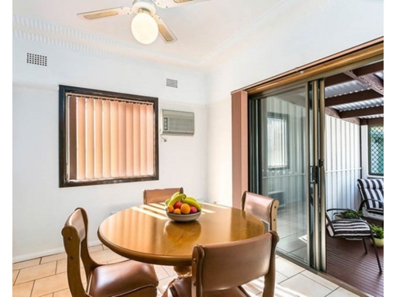 31 Phillips Crescent, Mangerton NSW 2500