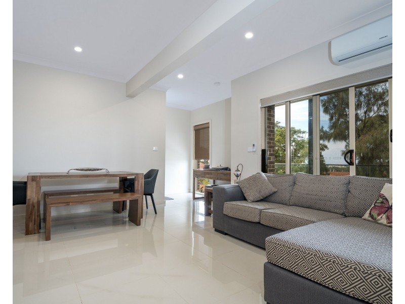 1/37 Bridge Street, Coniston NSW 2500