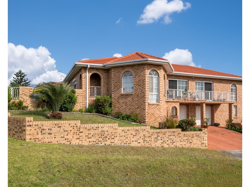 114 Weringa Avenue, Lake Heights NSW 2502