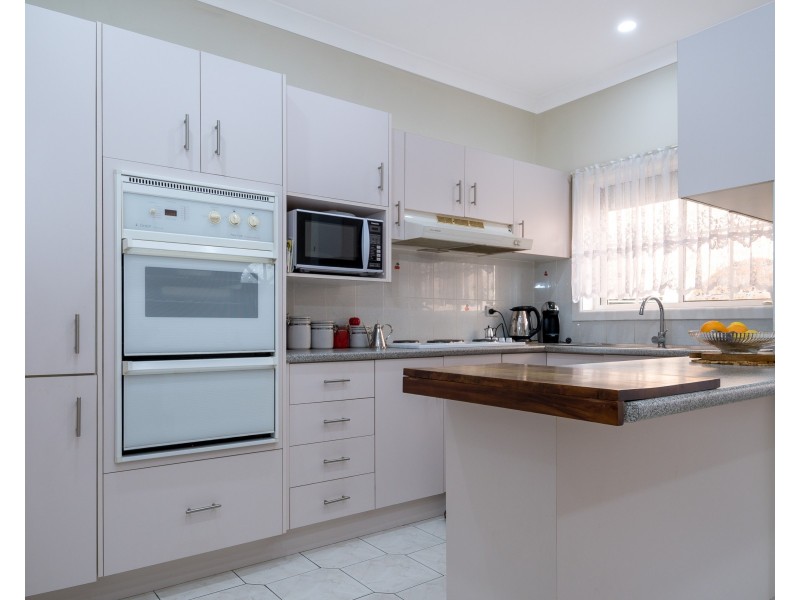 114 Weringa Avenue, Lake Heights NSW 2502