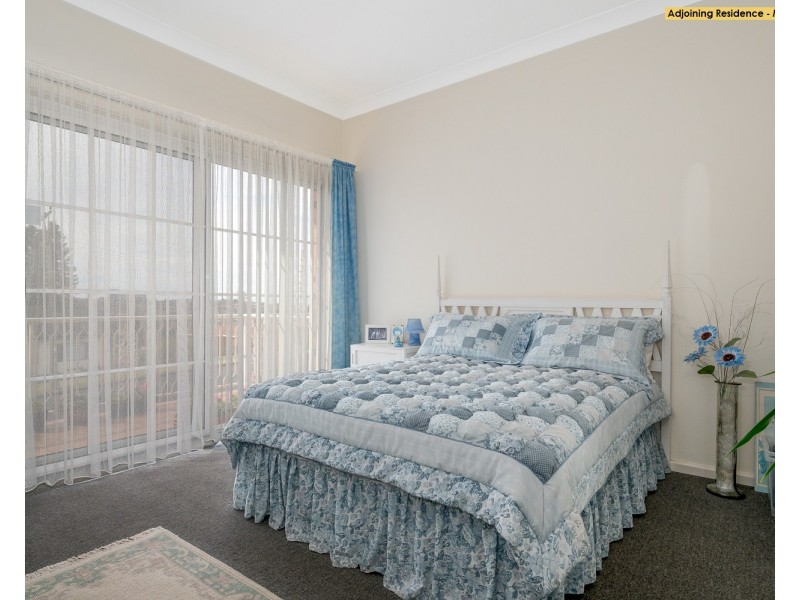 114 Weringa Avenue, Lake Heights NSW 2502