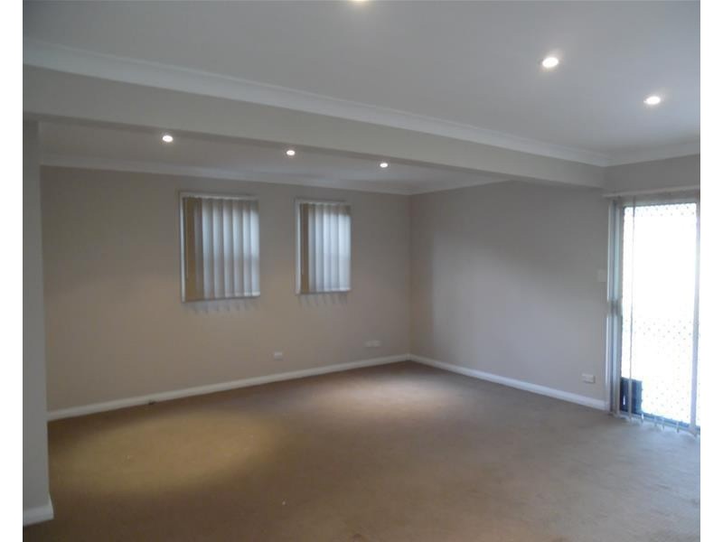 19  Deakin Street, Oak Flats NSW 2529