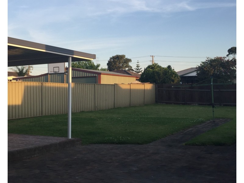 19  Deakin Street, Oak Flats NSW 2529