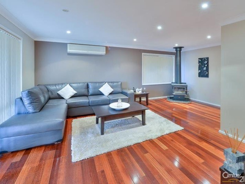 11 Peppercorn Ave, Mount Hunter NSW 2570