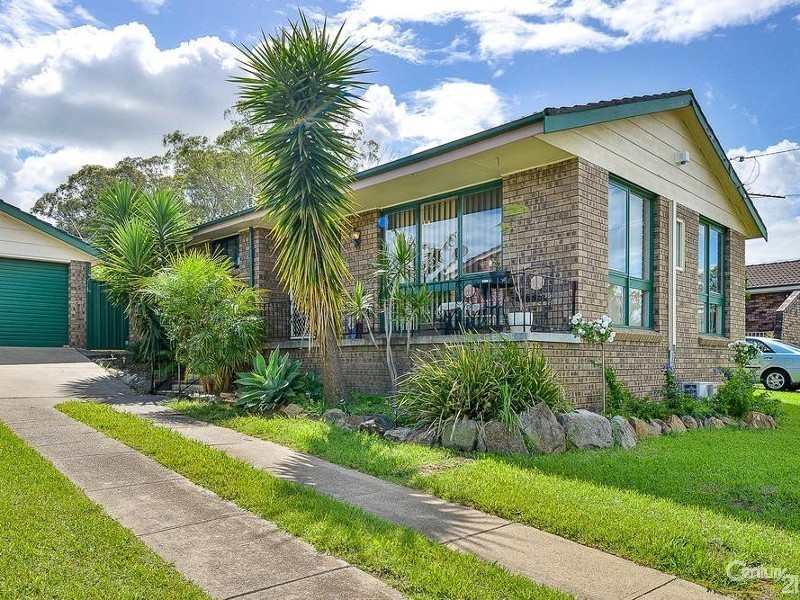 17 Woodland Cres, Narellan NSW 2567