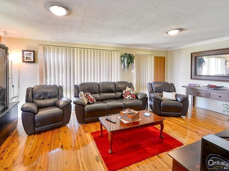 17 Woodland Cres, Narellan NSW 2567