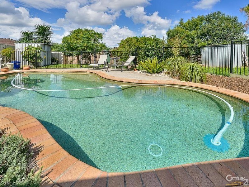 17 Woodland Cres, Narellan NSW 2567