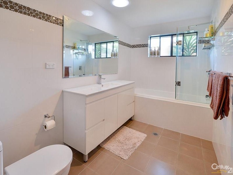 17 Woodland Cres, Narellan NSW 2567