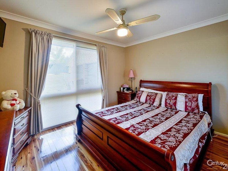 17 Woodland Cres, Narellan NSW 2567