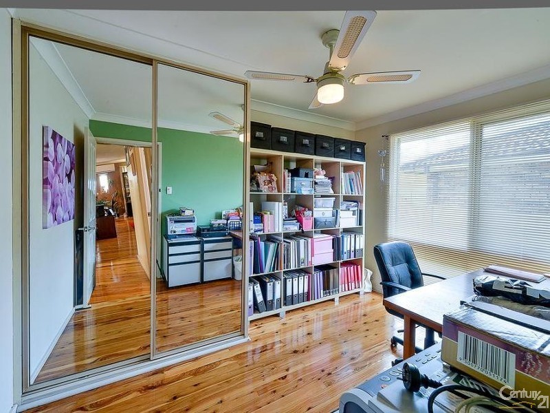 17 Woodland Cres, Narellan NSW 2567