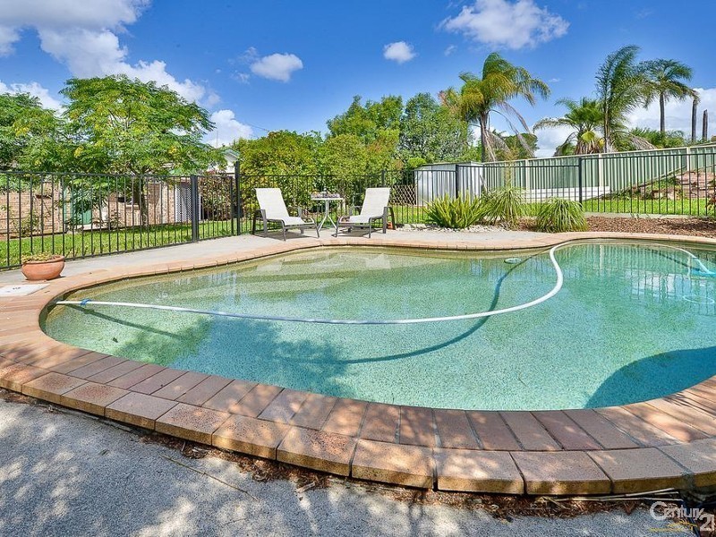 17 Woodland Cres, Narellan NSW 2567
