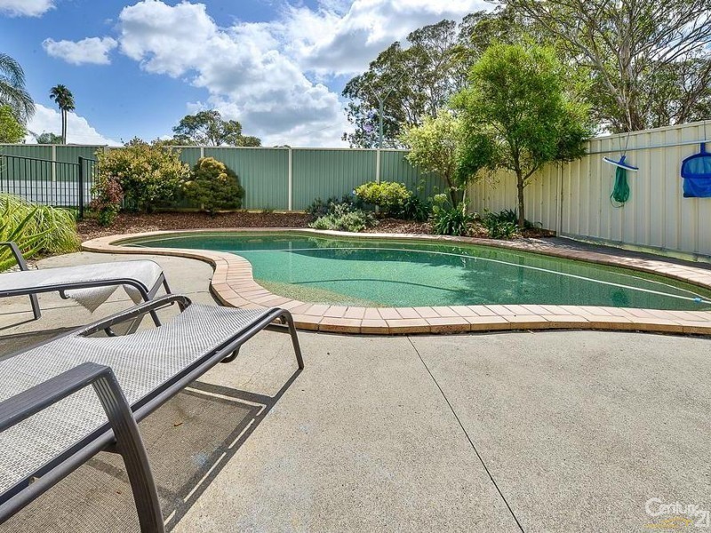 17 Woodland Cres, Narellan NSW 2567