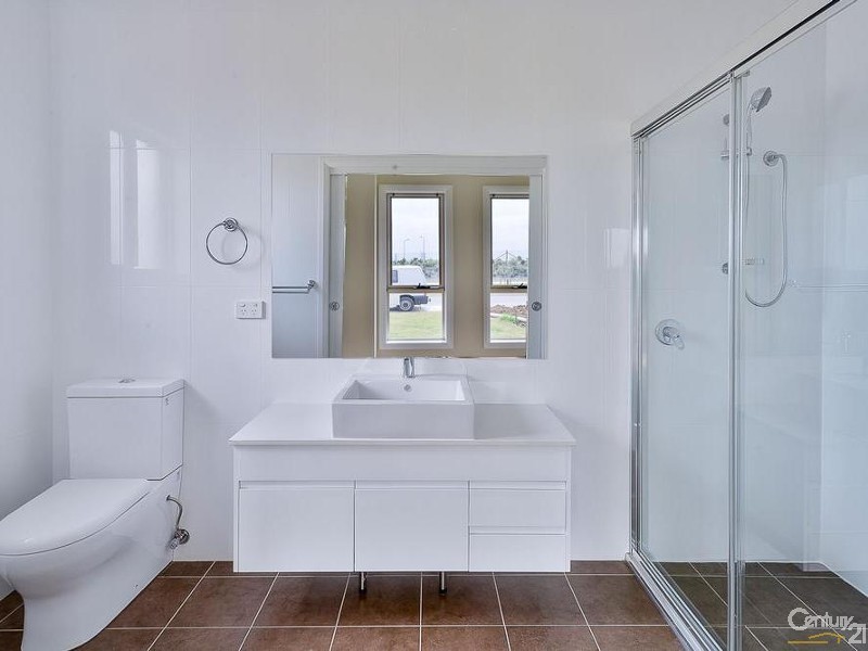 40 Discovery Cct, Gregory Hills NSW 2557