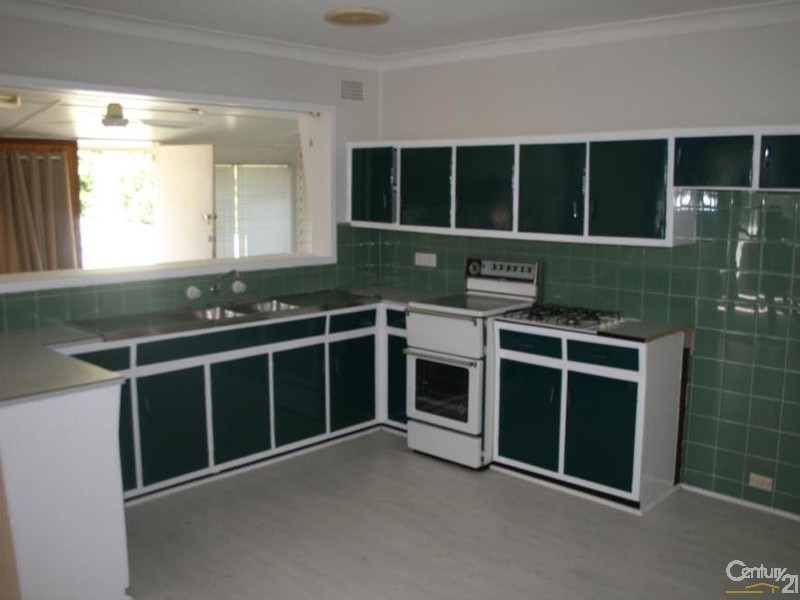 39 Brisbane Rd, Campbelltown NSW 2560