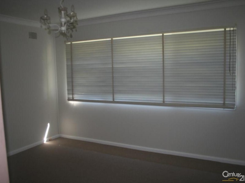 39 Brisbane Rd, Campbelltown NSW 2560