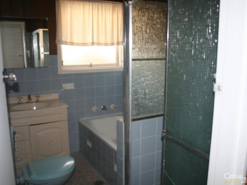 39 Brisbane Rd, Campbelltown NSW 2560