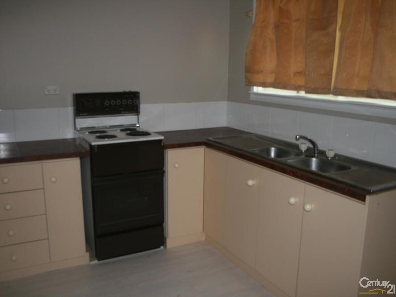 39 Brisbane Rd, Campbelltown NSW 2560