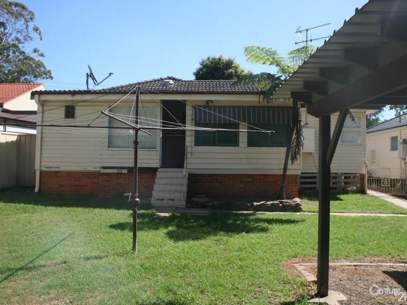 39 Brisbane Rd, Campbelltown NSW 2560
