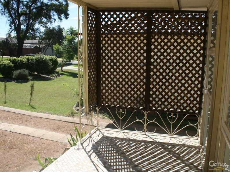 39 Brisbane Rd, Campbelltown NSW 2560