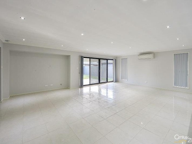 39 Perkins Drive, Oran Park NSW 2570