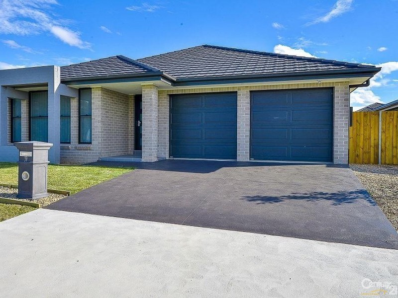 39 Perkins Drive, Oran Park NSW 2570