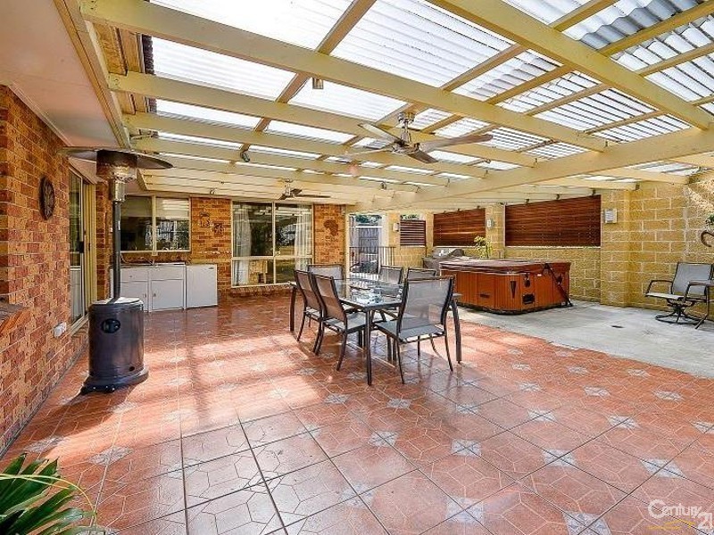 25 Outram Place, Currans Hill NSW 2567