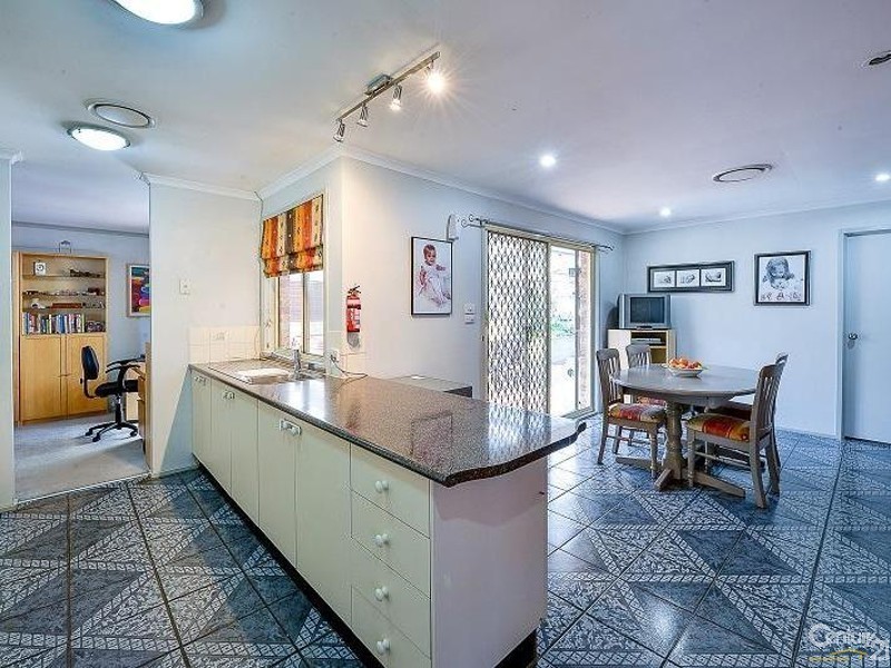 25 Outram Place, Currans Hill NSW 2567