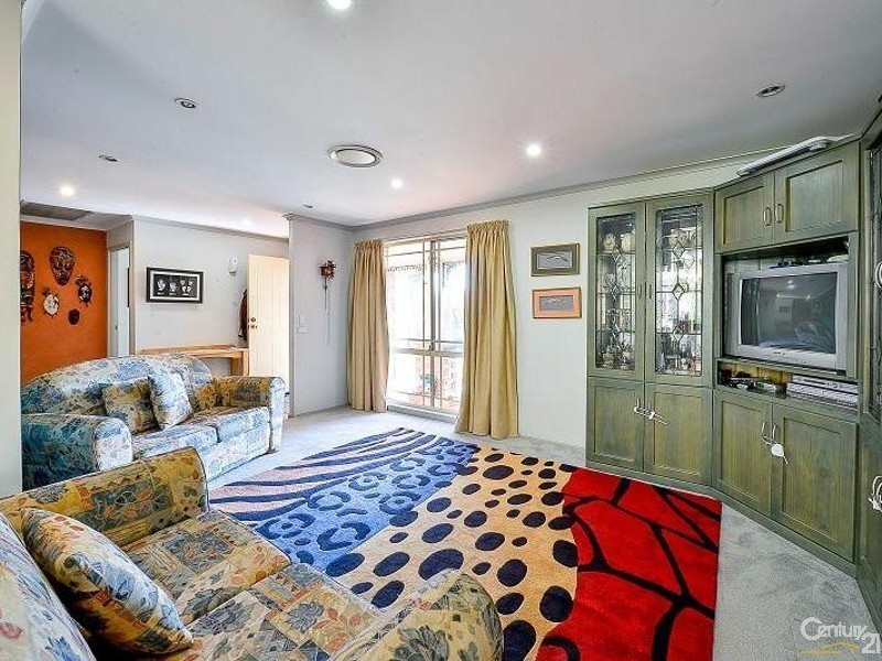 25 Outram Place, Currans Hill NSW 2567