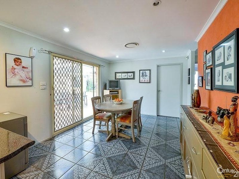 25 Outram Place, Currans Hill NSW 2567