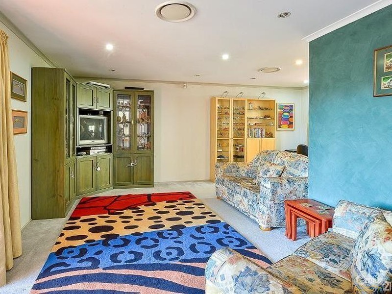 25 Outram Place, Currans Hill NSW 2567