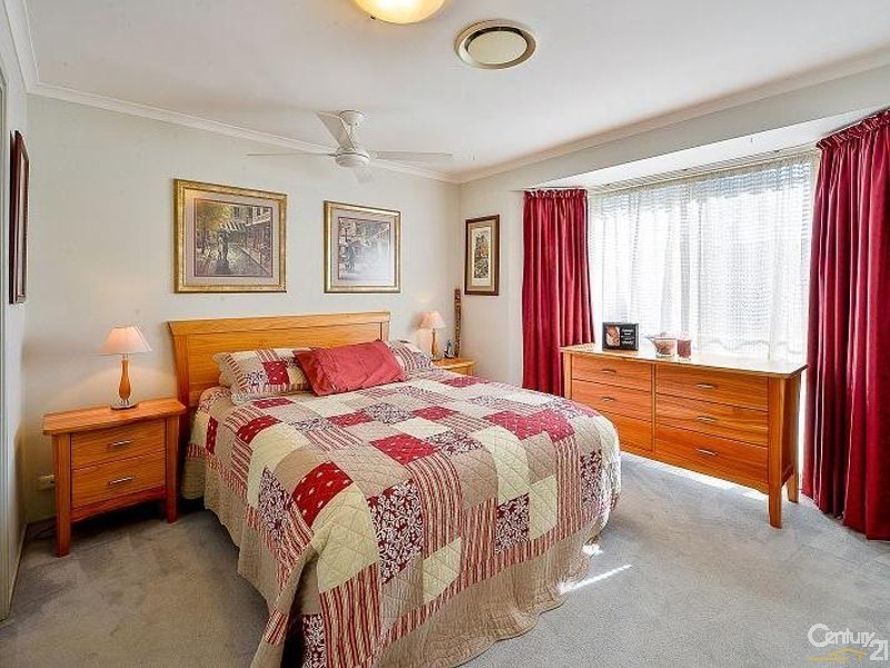 25 Outram Place, Currans Hill NSW 2567
