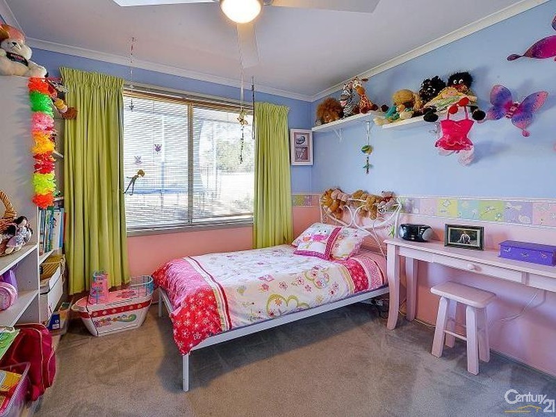 25 Outram Place, Currans Hill NSW 2567