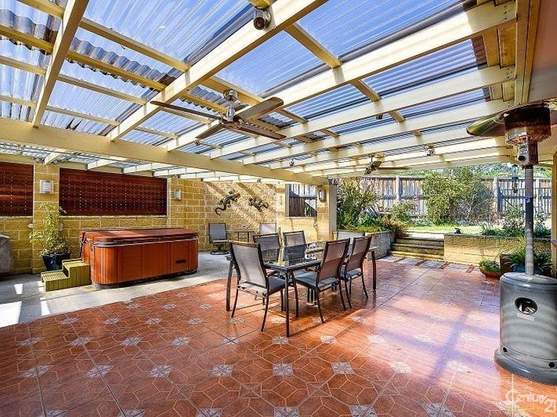 25 Outram Place, Currans Hill NSW 2567