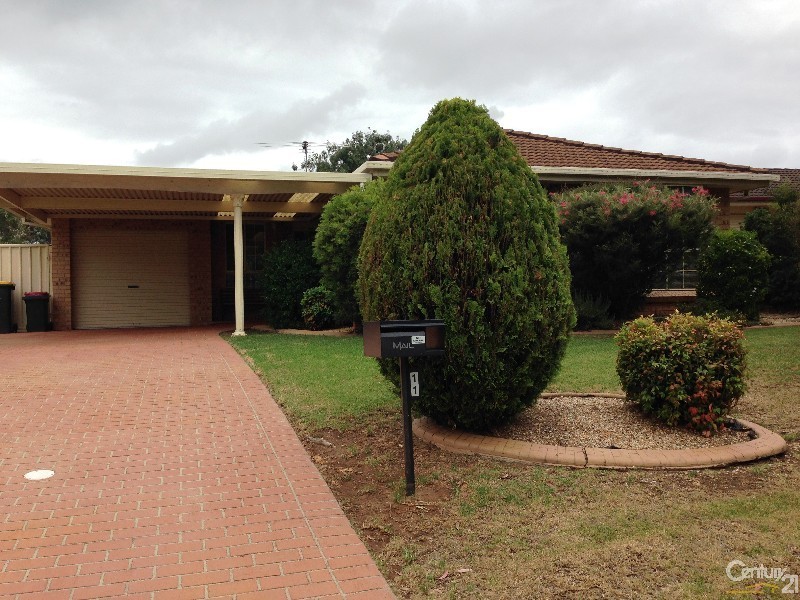 11 Nott Place, Mount Annan NSW 2567
