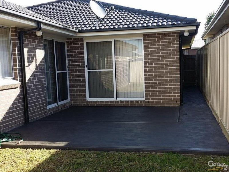 33 Bond Street, Oran Park NSW 2570