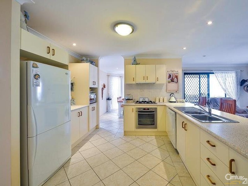80 Downes Crescent, Currans Hill NSW 2567