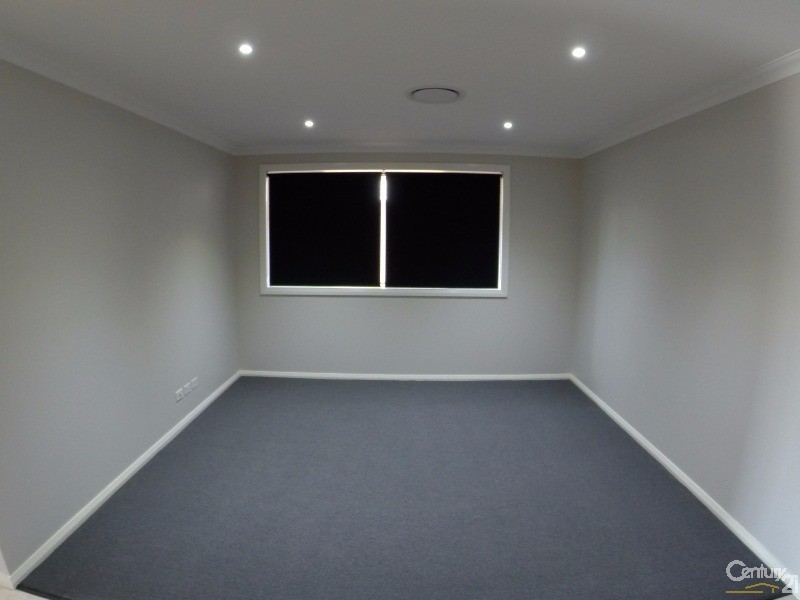 4 Tander Street, Oran Park NSW 2570