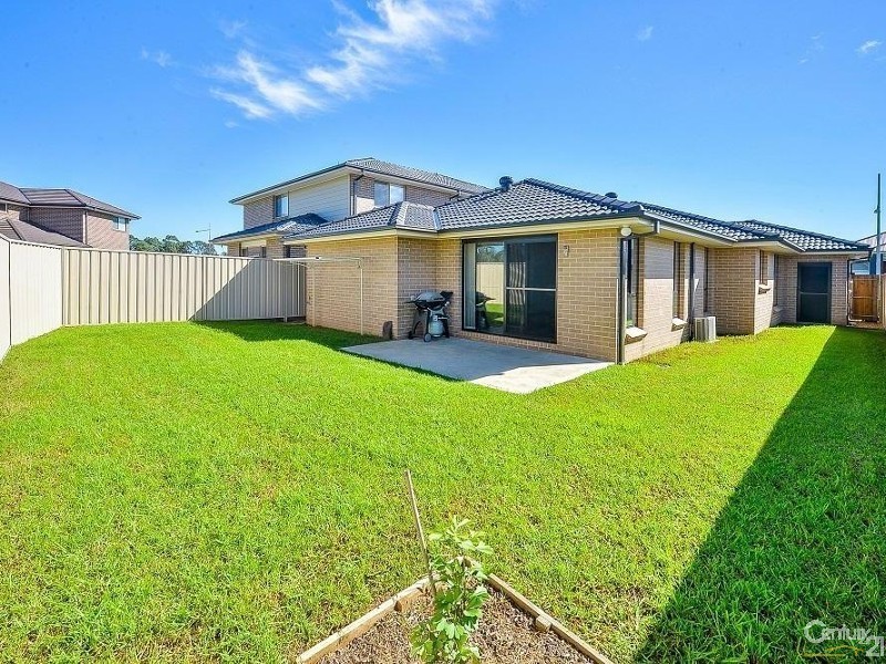 7 Gall Place, Oran Park NSW 2570